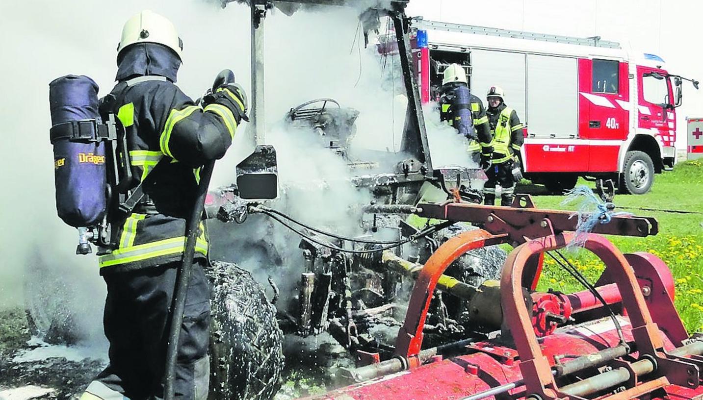 Hilpoltstein: Traktor in Flammen
