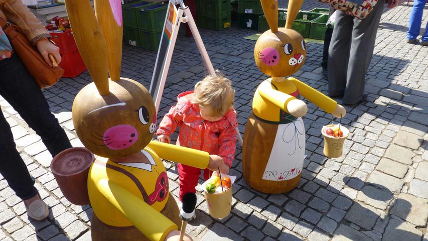 Ostern in Neustadt: Kinderbasar, Osterhasen und Schmankerln