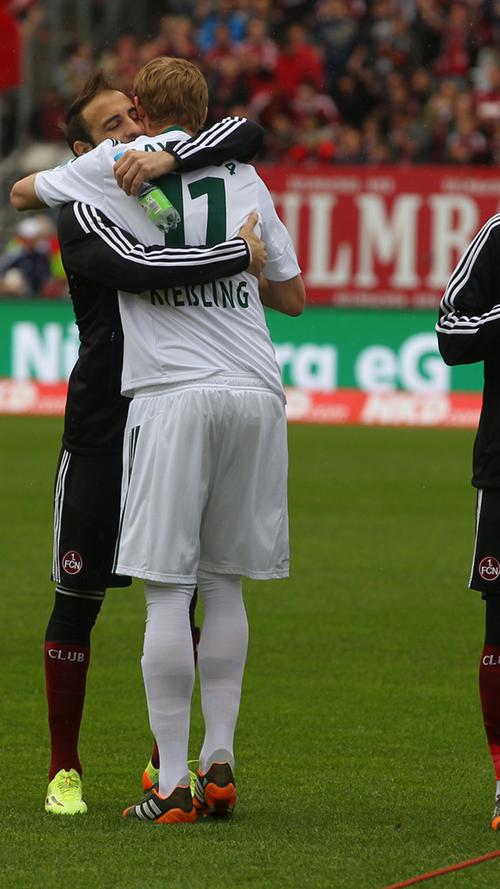 Stefan Kießling kehrt im Trikot der Leverkusener an seine alte Wirkungsstätte zurück. Der Stürmer trug von 2001 bis 2006 das weinrote Trikot.