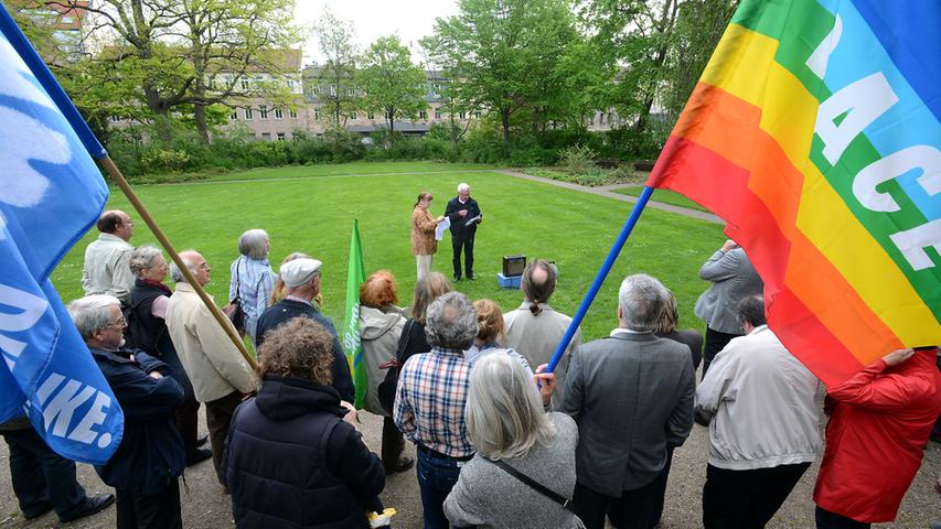 "Gib Krieg keine Chance": Ostermarsch im Fürther Stadtpark