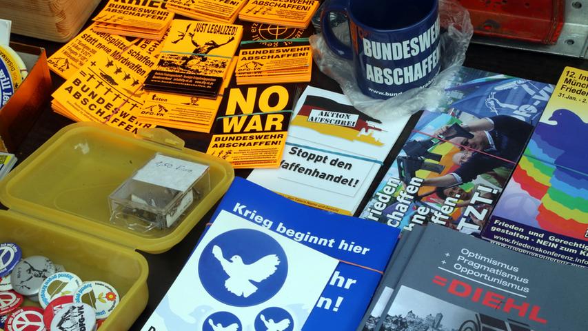 Bunte Fahnen für den Frieden: Ostermarsch in Nürnberg