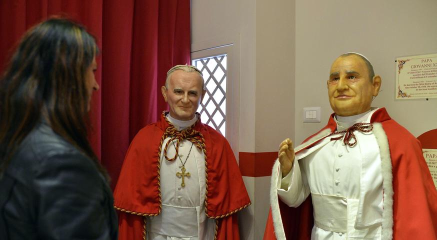 Am 27. April werden Johannes Paul II. und Johannes XXIII. nun gemeinsam heilig gesprochen. Die Wachsfiguren der ehemaligen Kirchenführer sind im Wachsmuseum in Rom zu sehen. Hier geht es zur Infografik: "Die zwölf wichtigsten Päpste"