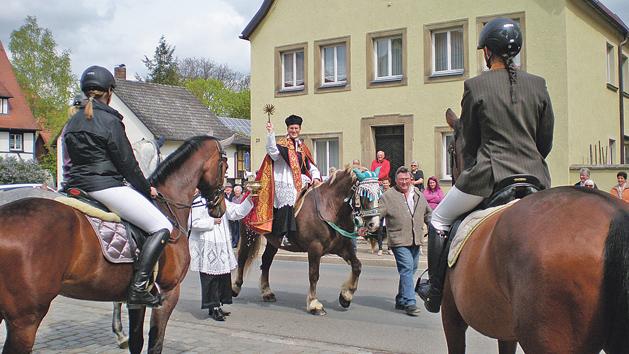 Georgiritt: Segen für Ross und Reiter in Ellingen