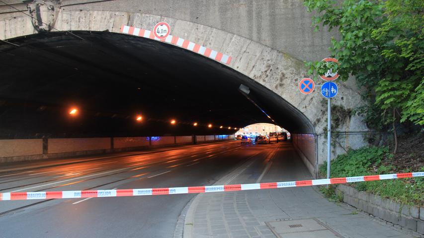 Radfahrer stürzt im Marientunnel vor Straßenbahn und stirbt
