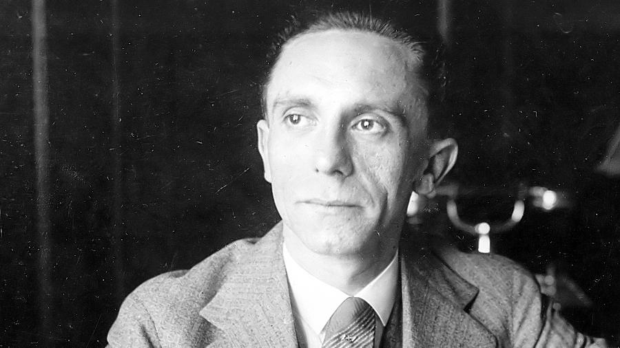 "Für den Mann bin ich alles zu opfern bereit", schrieb Joseph Goebbels nach der ersten Begegnung mit Adolf Hitler. Sein Biograf Peter Longerich diagnostiziert eine "tiefsitzende psychische Abhängigkeit" des Propagandaministers von seinem Idol.