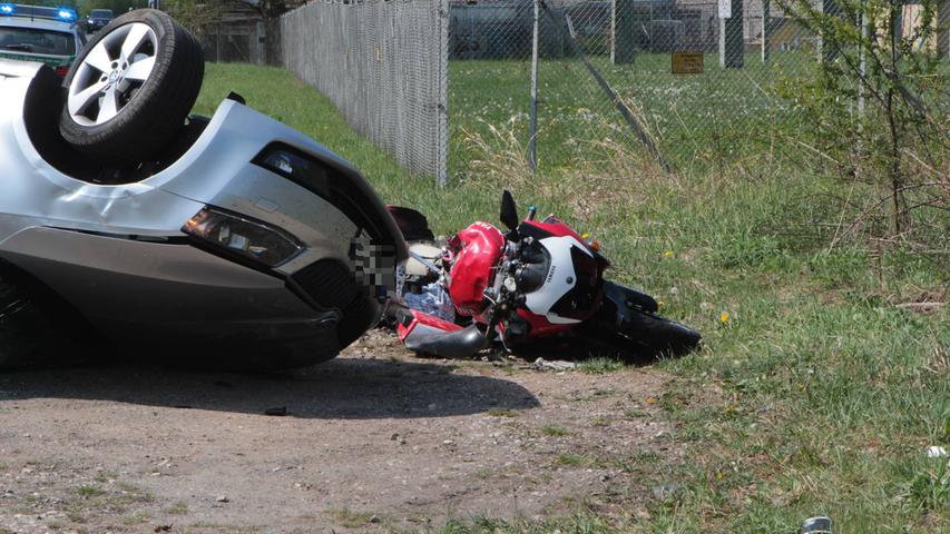 Tödlicher Unfall in Feucht: Motorrad stößt mit Pkw zusammen