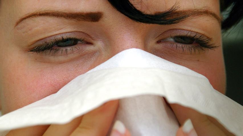 Unangenehm quälendes Gefühl, das man während der COVID-19-Pandemie beim (plötzlichen) Niesen, Hochziehen von (Nasen-)Schleim oder dem hörbaren Atmen durch die Nase in der Öffentlichkeit empfindet.