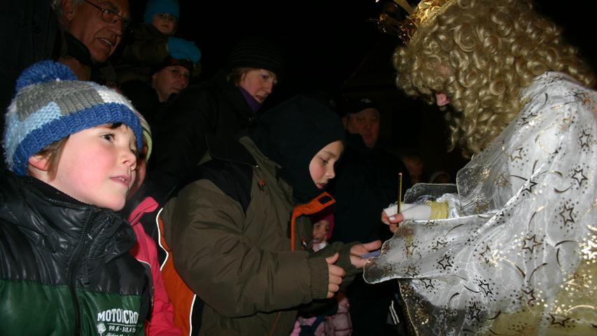 Rückblick auf das Jahr 2010: Pegnitzer Christkind verteilte 500 NN-Lebkuchen