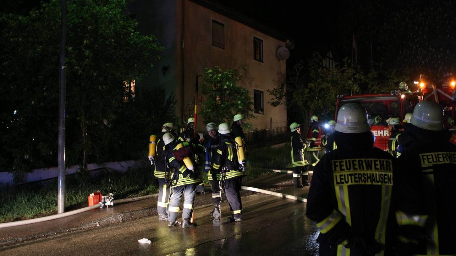 Blitzschlag setzt Haus in Leutershausen in Brand Blitzschlag setzt Haus in Leutershausen in Brand