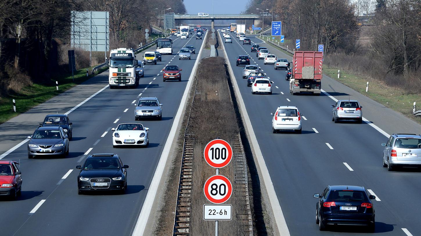 Runter vom Gas: Zahlreiche Baustellen behindern den Verkehr am Frankenschnellweg noch bis November.