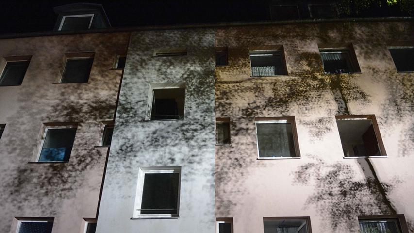 Ein Großaufgebot an Rettungskräften und Feuerwehrleuten musste in der Nacht auf Sonntag in die Lucas-Cranach-Straße in Fürth ausrücken. In dem Mehrfamilienhaus...