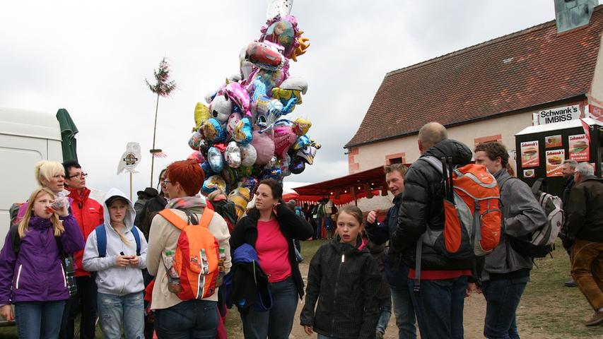 Auch die bunten Gasballons dürfen auf dem Walberlafest nicht fehlen...
