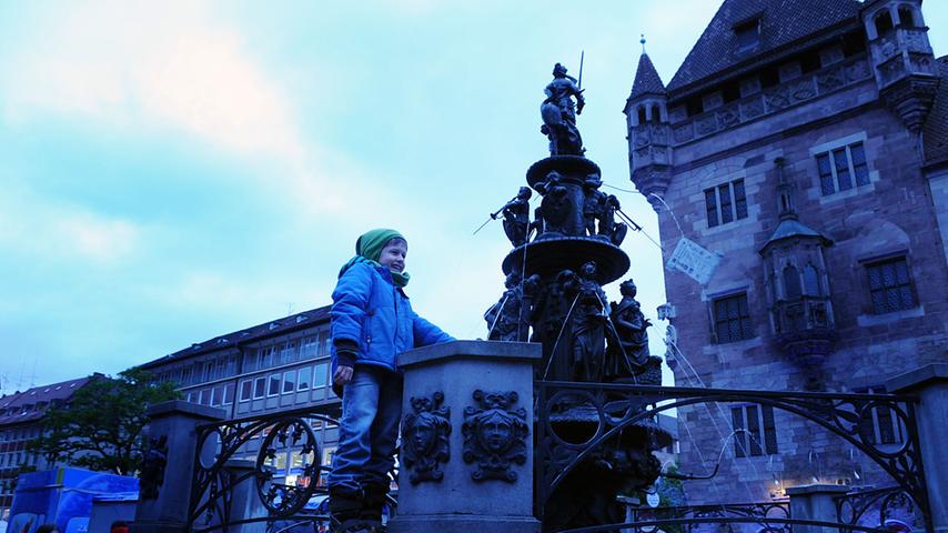 Fabian (6) aus Fürth liebt es, zu klettern. "Jedes Mal, wenn ich mit meinem Papa in Nürnberg bin, gehen wir ins Vapiano essen. Danach klettere ich immer auf meinen Lieblingsbrunnen", erzählte er stolz.