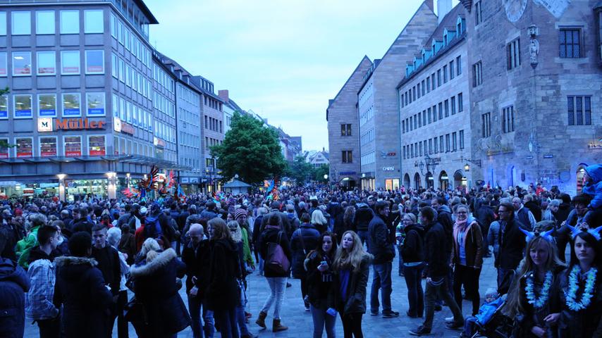 Überall in der Nürnberger Altstadt tummelten sich zahlreiche Besucher, um die vielen verschiedenen Kunst- und Kulturaktionen zu bestaunen.