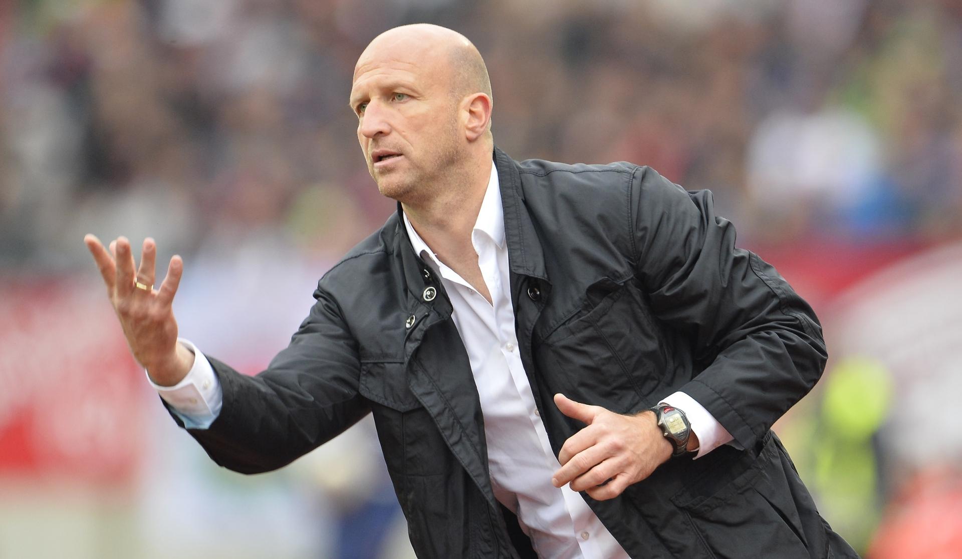 Nach der Entlassung von Verbeek sollte erneut Roger Prinzen als Feuerwehrmann den Abstieg noch verhindern. Dies gelang ihm jedoch nicht - am Ende stand ein enttäuschender 17. Platz und der Abschied aus der 1. Bundesliga. Am 10. Mai 2014 war seine Zeit bei den Profis vorbei und er wurde wieder zu den Amateuren versetzt.