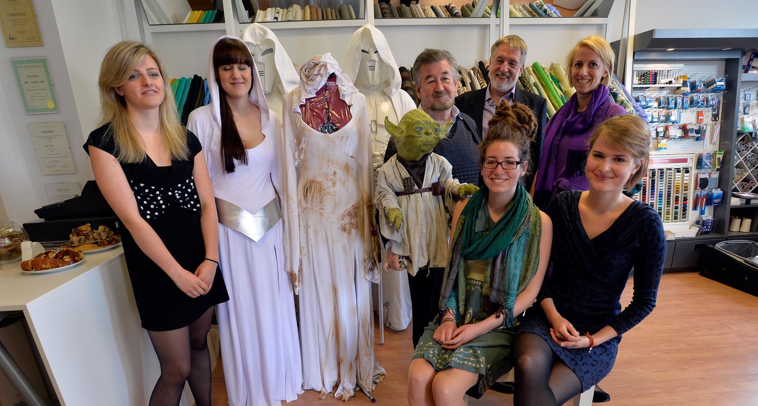 Jedi-Großmeister Yoda mit Gefolge auf Besuch in Erlangen Jedi-Großmeister Yoda mit Gefolge auf Besuch in Erlangen