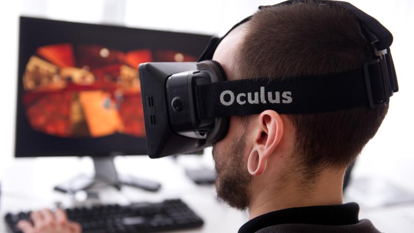 Nur fünf Wochen später kaufte Facebook wieder ein. Am 25. März 2014 erwarb der Social-Network-Gigant für zwei Milliarden Dollar den Hersteller des Oculus Rift, einer zukunftsträchtigen Computerspiel-Brille, die demnächst auf dem Markt erscheinen soll.