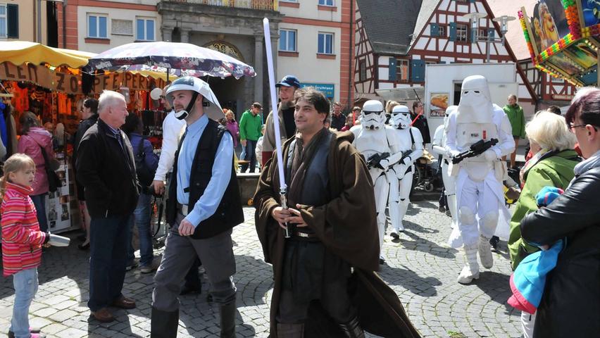 Kinderkirchweih: Jedi-Ritter bevölkerten den Schwabacher Marktplatz