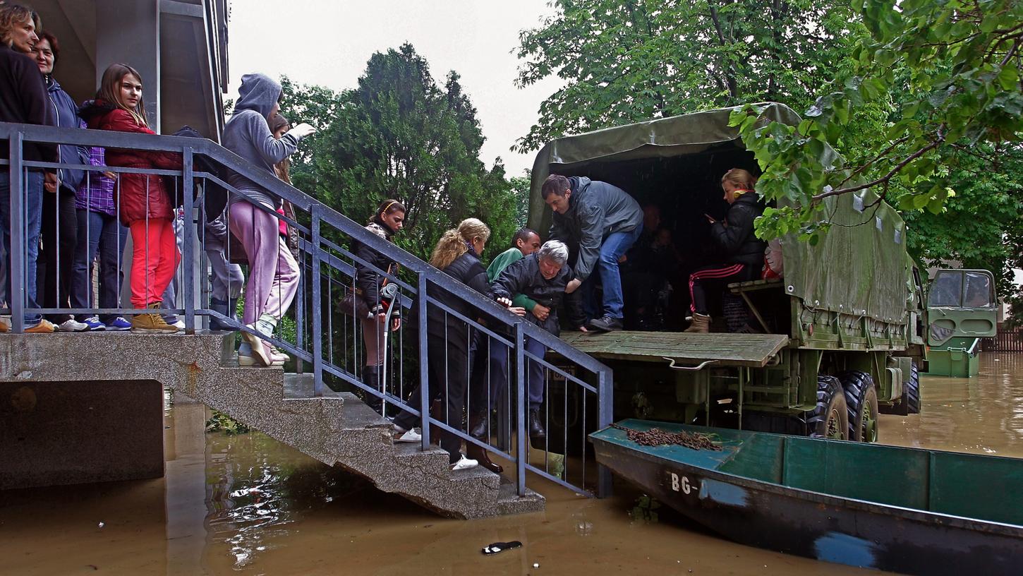 Überschwemmungen in Serbien: Helfer retten 4000 Menschen | Nordbayern