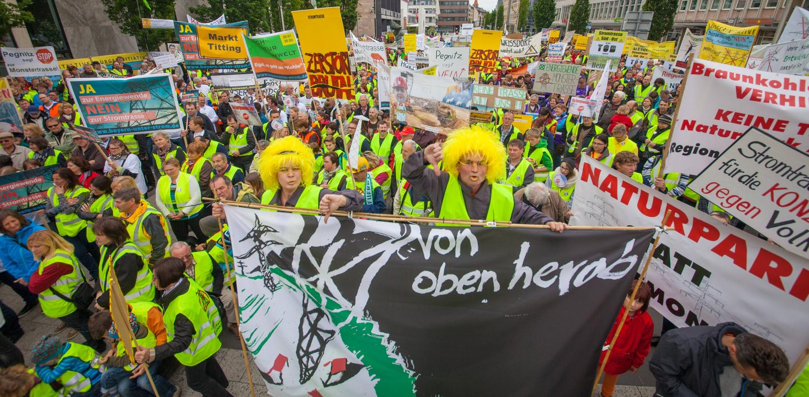 Tausende kamen nach Nürnberg, um am Kornmarkt gegen die geplante Gleichstrompassage Süd-Ost zu demonstrieren.