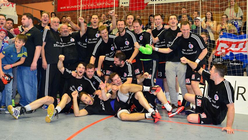Und so sehen sie aus, Erlangens Handballhelden. Die Schlusssirene in Bietigheim ist der Startschuss für einen langen Feiermarathon, der...