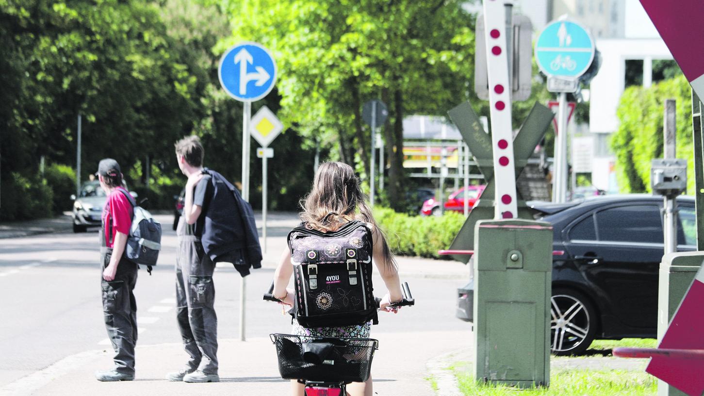 Kinder können oft nicht wissen, wo Radfahren verboten ist. In Ansbach kassierte eine Politesse nun eine Zwölfjährige ab.