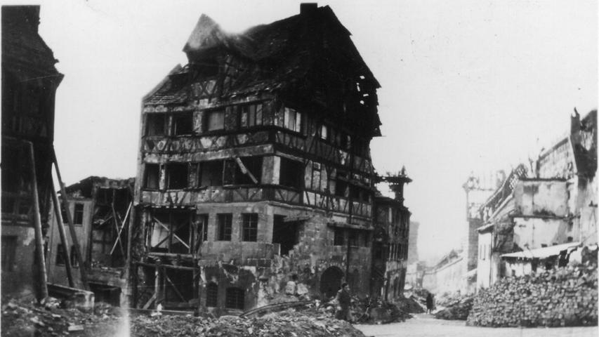 Das Albrecht-Dürer-Haus am Tiergärtnertor in Nürnberg wurde im Bombenhagel 1945 völlig zerstört.