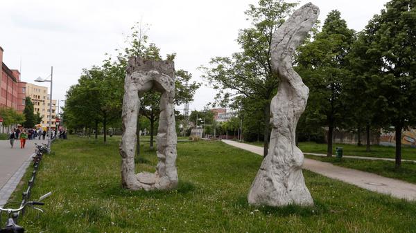 Der Südstadtpark direkt hinter dem Hauptbahnhof zwischen Celtistunnel und Tafelfeldstraße bietet ein Plätzchen zur Erholung vom Trubel der Innenstadt. Eine Grünfläche und Bänke am Celtistunnel und am Karl-Bröger-Platz laden zum Ausruhen ein. In Richtung Tafelfeldstraße wartet ein Spielplatz mit hohem Turm, Rutsche und ein Kletterfelsen auf die Kleinen. Der hintere Teil des Parks ist auch bei Skatern beliebt. Unser Tipp für Stadtbummler, die eine Auszeit suchen und Eltern mit größeren Kindern.
