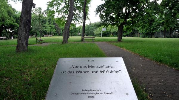 Auf der Rechenberganlage rund um den namensgebenden Rechenberg findet man einen Spielplatz, sowie einen Bolz- und einen Basketballplatz. Ein Fitness-Parcours samt Tischtennisplatte wurde dort ganz neu eröffnet. Der Bolzplatz wird derzeit noch erneuert, verschiedene Bauarbeiten halten vermutlich bis 2025 an. Unser Tipp: Wer möchte, kann hier auch die Sternwarte besuchen.