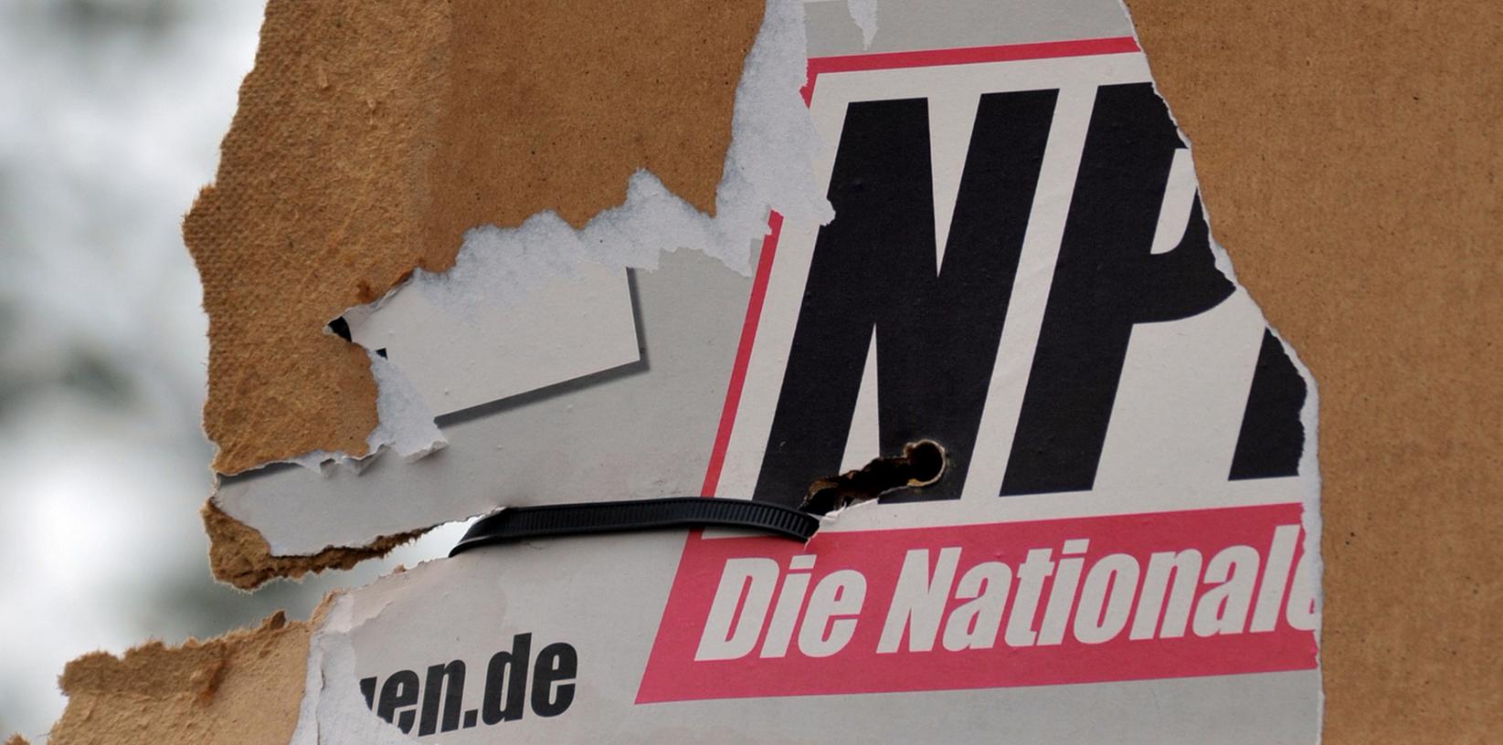 Ob sich die Plakate der rechtsextremen NPD im Europawahlkampf im gesetzlichen Rahmen bewegen, will Nürnbergs Oberbürgermeister Ulrich Maly prüfen lassen.