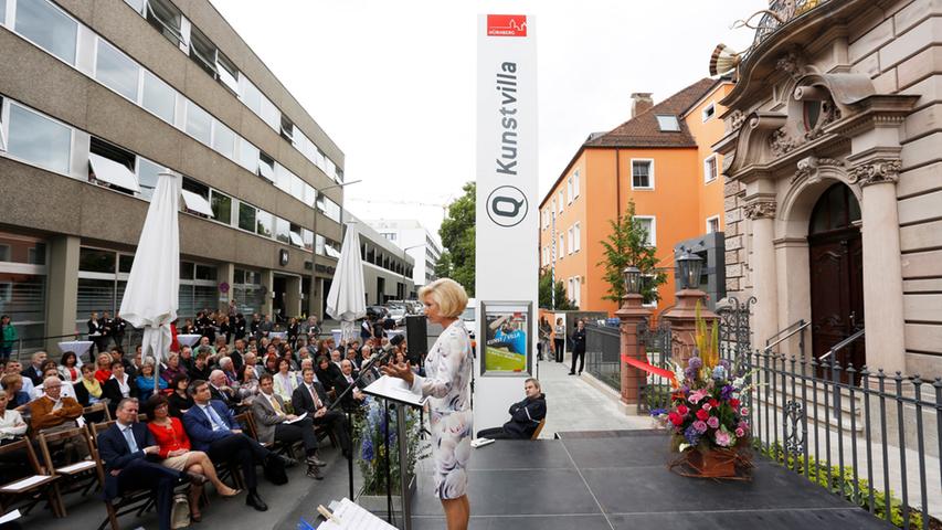 Julia Lehner, Kulturreferentin der Stadt Nürnberg, Oberbürgermeister Ulrich Maly und weitere Persönlichkeiten des öffentlichen Lebens sprachen am Freitag zum geladenen Publikum.
