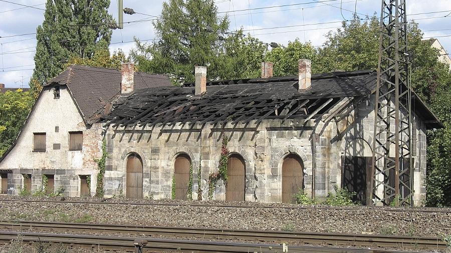 Bahn lässt Zeitzeugnis verfallen