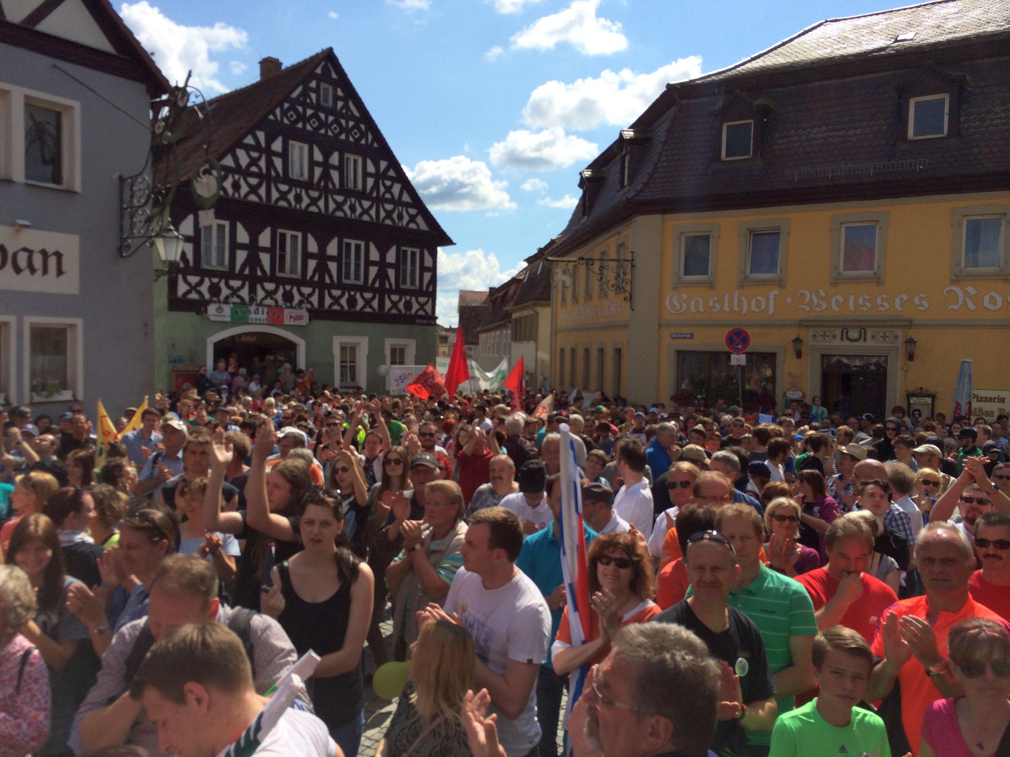 2000 Gegendemonstranten beim NPD-Bayerntag in Scheinfeld