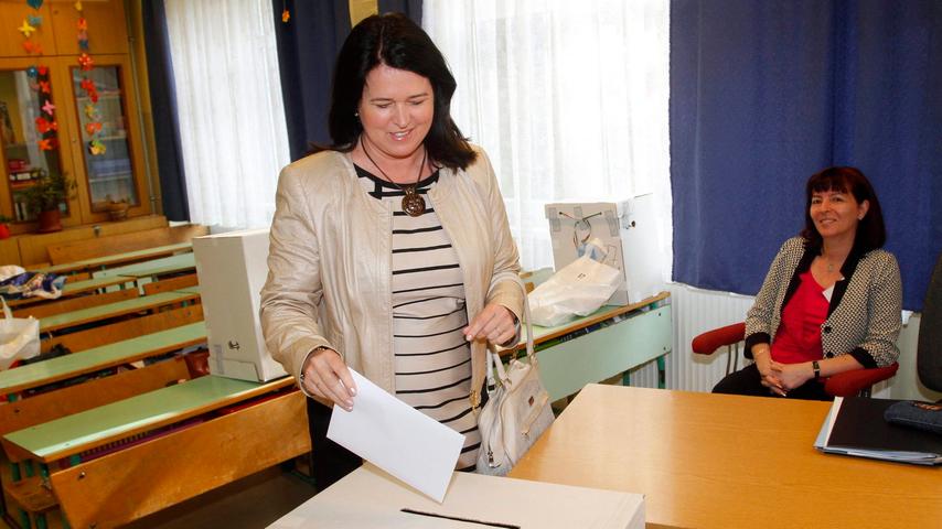 Ildiko Pelczne Gal, ungarische Politikerin, ging in Miskolc an die Wahlurne.