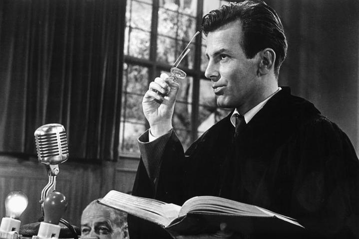 1962 erhielt Maximilian Schell für seine Rolle als Strafverteidiger in Das Urteil von Nürnberg einen Oscar als bester Hauptdarsteller. Ein Jahr zuvor waren Teile der Außenaufnahmen des Filmes auf dem ehemaligen Reichsparteitagsgelände in Nürnberg gedreht worden. Das Drama gilt bis heute als einer der besten Filme, die das Thema der persönlichen Schuld in der Nazizeit thematisieren.