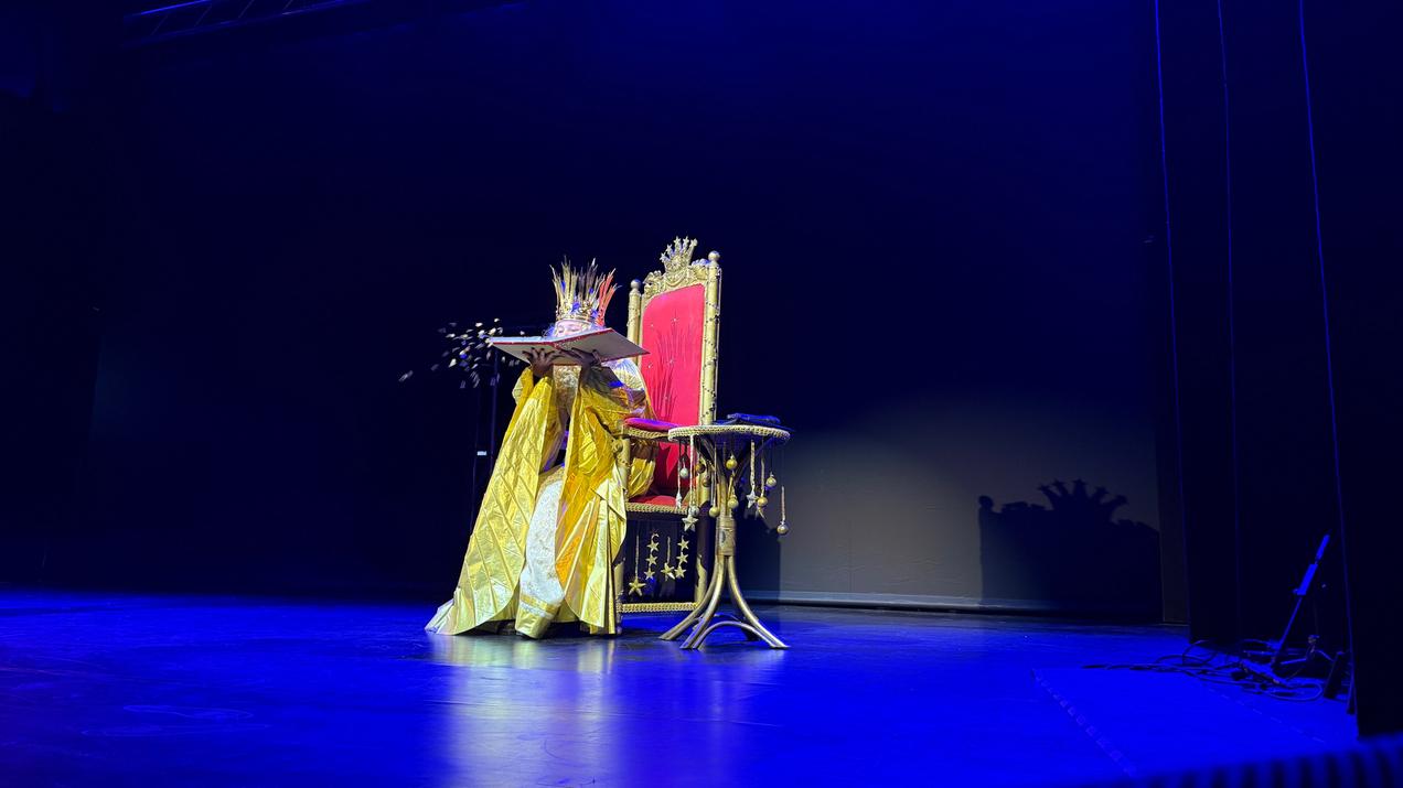 Das Christkind lässt im Sternenhaus seinen Sternen-Staub regnen.