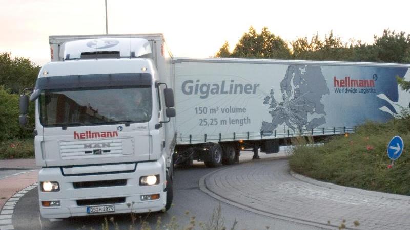Durch den  flächendeckenden Einsatz der Gigaliner könnte das Auftragsvolumen der Güterbahnen zu Gunsten des Lkw-Verkehrs um 7,6 Prozent sinken.