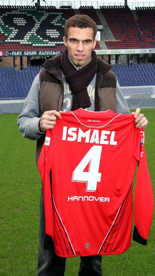 Ein Neuanfang sollte her und zwar bei Hannover 96. Für 200.000 Euro wechselte Ismael von den Bayern nach Niedersachsen. Doch auch hier machten ihn Verletzungen und in der Folge ständige Schmerzen zu schaffen.