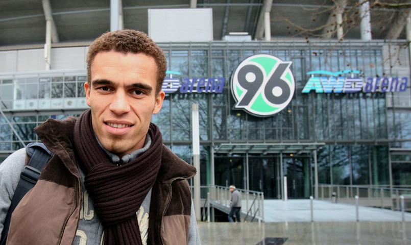 Ismael blieb in Hannover, wurde zunächst Assistent des Sportdirektors und übernahm im November 2011 - mit der A-Lizenz in der Tasche - die Zweite Mannschaft der Niedersachsen. Und das mit Erfolg: In seinen zwei Spielzeiten als Verantwortlicher führte er die Mannschaft auf den sechsten beziehungsweise vierten Platz der Regionalliga Nord. Trotzdem folgte 2013 der Abschied.