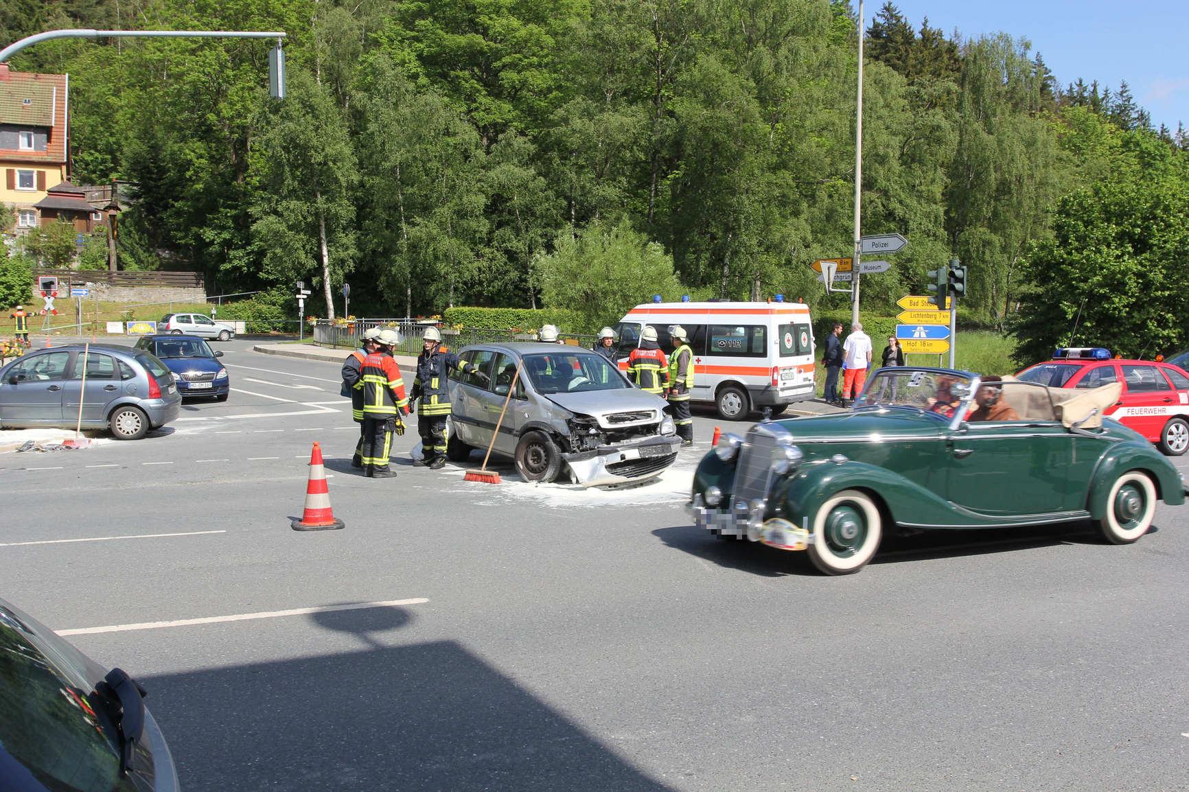 Rote Ampel übersehen: Fünf Verletzte Bei Kollision Auf Kreuzung ...