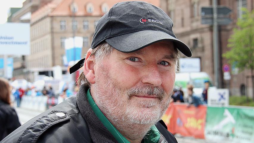 Klaus Lederer interessiert alles rund um das Altstadtrennen. Der 60-Jährige ist "zum Schauen" nach Nürnberg gereist.