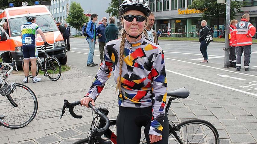 Ingrid Schmidt aus Nürnberg hat die 30-Kilometer-Jedermannstrecke hinter sich gebracht und mag das Altstadtrennen sehr. Sie war in diesem Jahr bereits zum siebten oder achten Mal dabei.