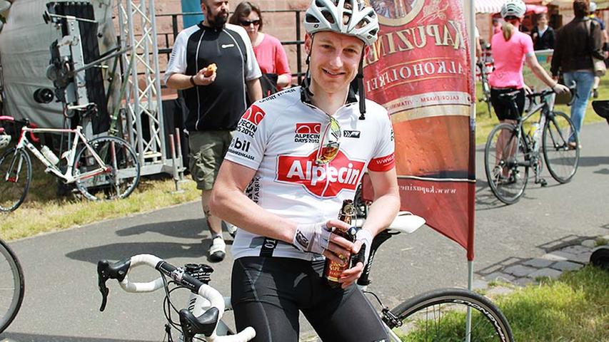 "Alles ist wunderbar gelaufen", freut sich Thomas Schlüter und genehmigt sich erst einmal ein Bier. Der 31-Jährige aus Münster hat schon zum zweiten Mal die weite Reise nach Nürnberg auf sich genommen, um beim Altstadtrennen dabei zu sein.