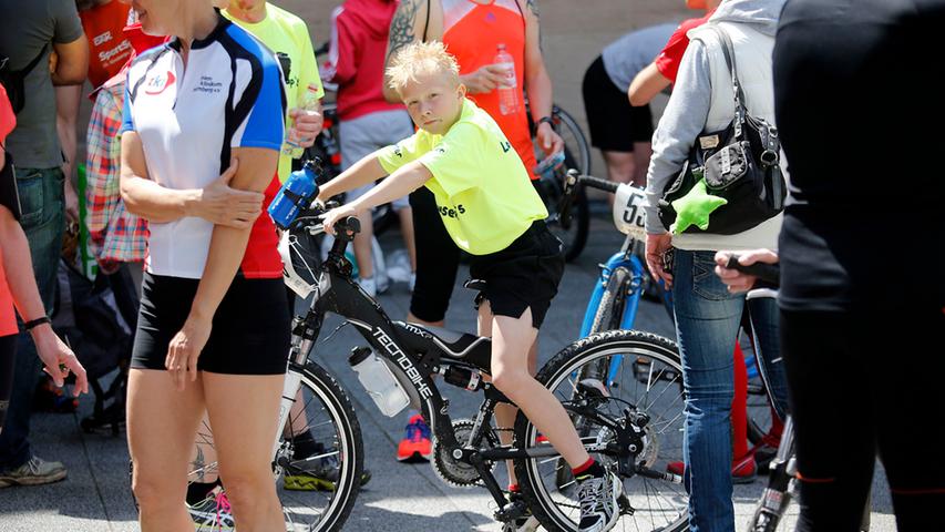 Zahlreiche Radsportfans kamen an diesem sonnigen Sonntag in die Nürnberger Innenstadt, um die Wettkämpfe anzusehen.