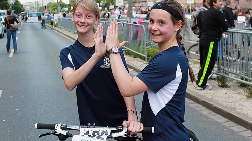 Sophia Gries und Sara Hammun (beide 12) hatten viel Spaß auf der zehn Kilometer langen Run & Bike-Strecke. Das junge Team aus Nürnberg war dieses Jahr zum ersten Mal beim Altstadtrennen dabei.