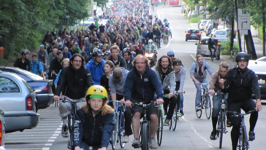Jeden letzten Freitag im Monat treffen sich Radfahrer gegen 18 Uhr am Nürnberger Opernplatz zur Critical Mass. Dann geht es quer durch die Stadt...