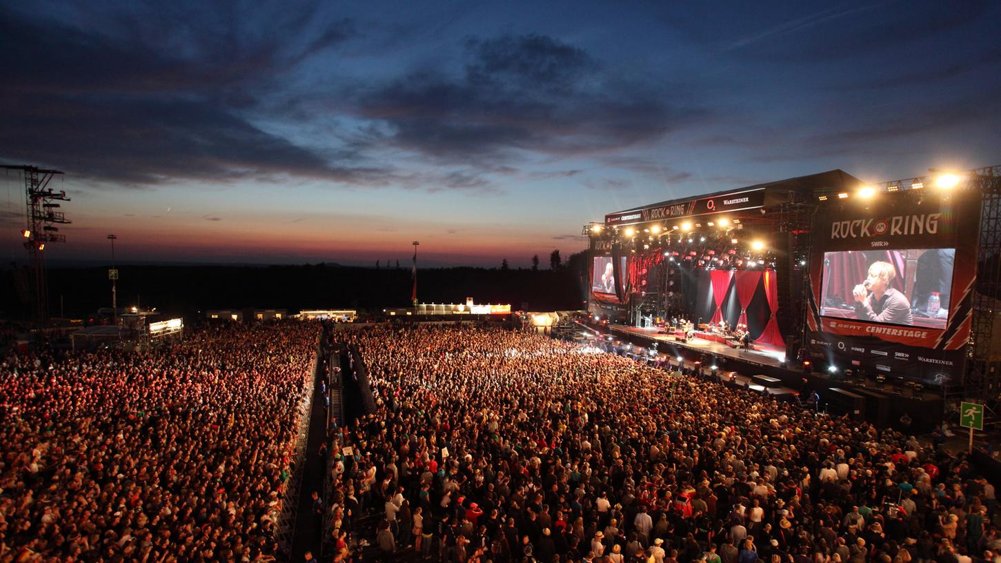 Während "Rock am Ring" ausverkauft ist und auch das Zwillingsfestival "Rock im Park" nur noch wenige Karten im Verkauf hat, müssen die Veranstalter von "Der Ring - Grüne Hölle Rock" über eine Absage des Festivals nachdenken.