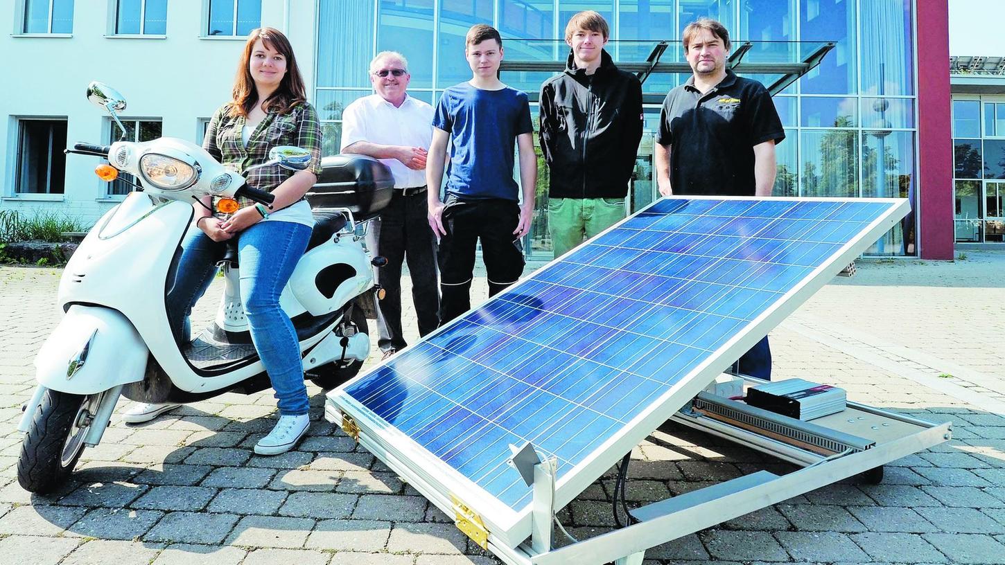 Fahrbare Solar-Tanke dreht sich nach der Sonne 