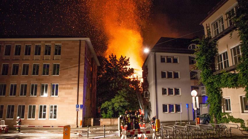 Kirche in Flammen: St. Martha in Nürnberg im Juni 2014 ausgebrannt