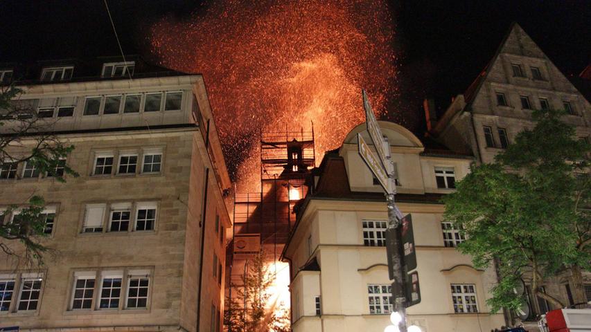 Nach dem Brand in der Pariser Kathedrale Notre-Dame werden auch in Nürnberg 
 böse Erinnerungen wach. Im Juni 2014 schlugen meterhohe Flammen aus dem Dachstuhl der Kirche St. Martha in der Innenstadt.
 
 Am frühen Morgen waren meterhohe Flammen in der Nürnberger Altstadt zu sehen. Unweit des Hauptbahnhofes brannte der Dachstuhl der Kirche St. Martha völlig aus.